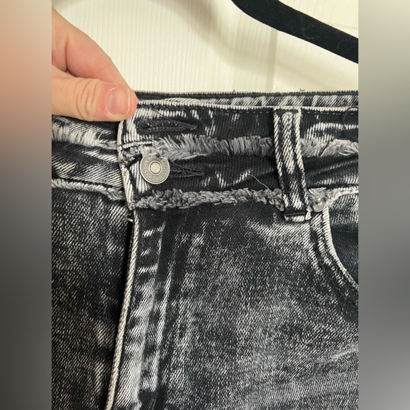 2/$45 KanCan Acid wash Skinny jeans 2/$45 - Picture 4 of 7
